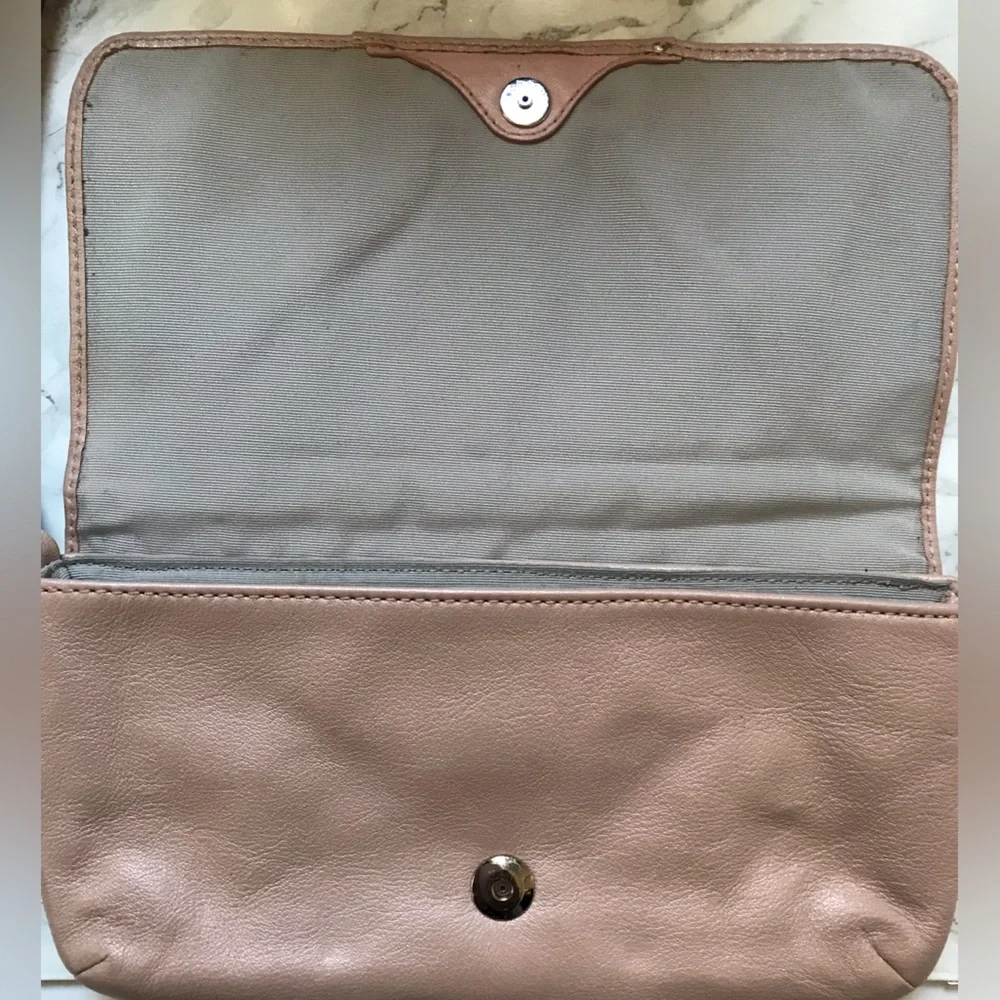 Coach Ashley leather clutch /wristlet💕Host Pick💕 Like new! - Picture 4 of 13